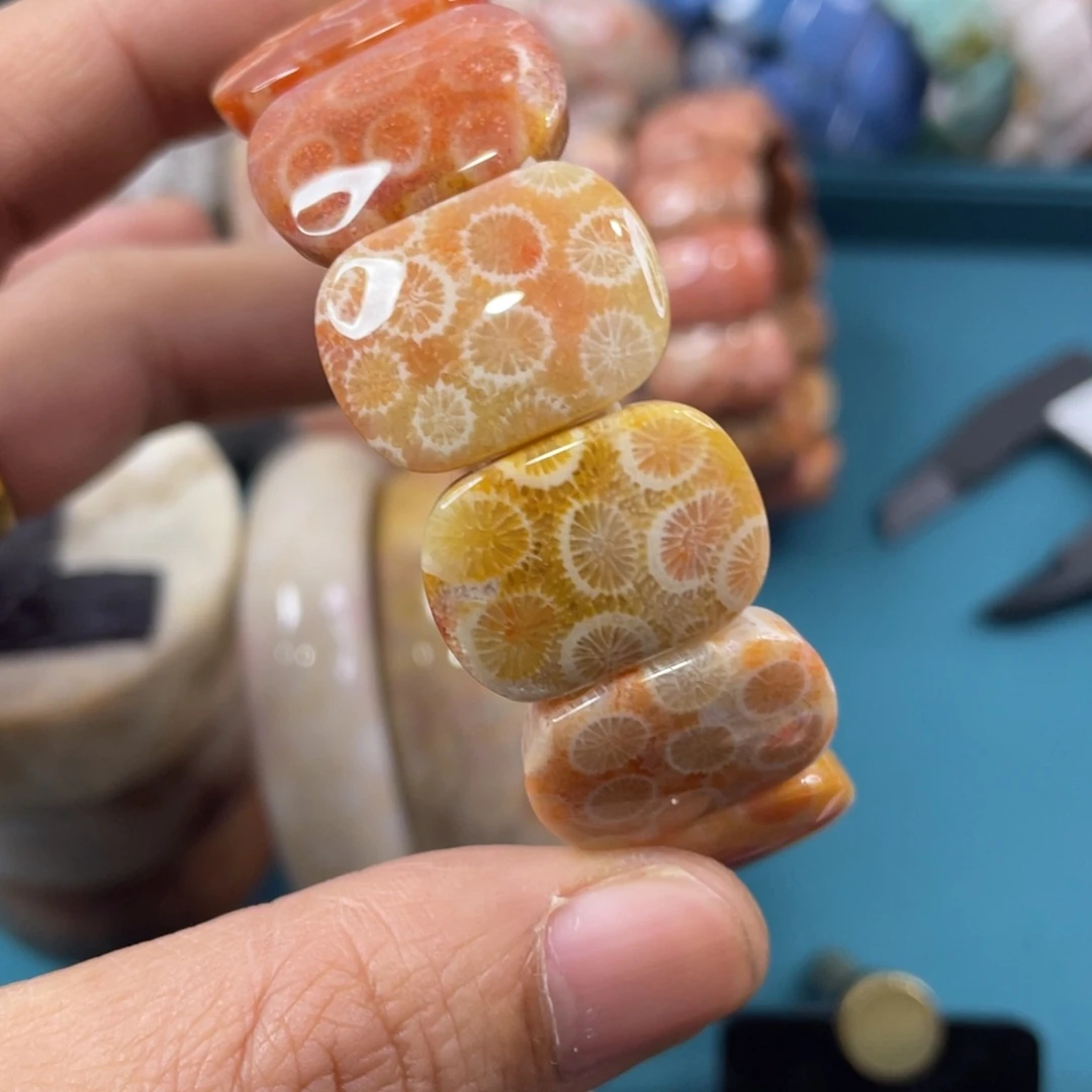 未镶嵌手镯硅化玉