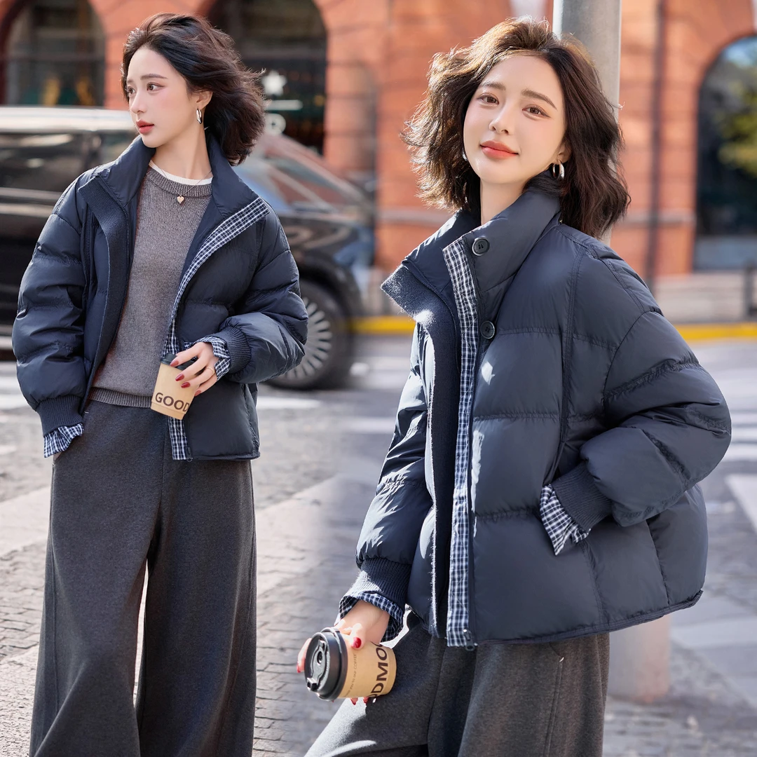 羽绒服女款爆款2026新款正品冬季时尚格纹拼接立领短款小个子外套