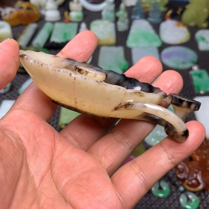 L***e和田玉未镶嵌挂件