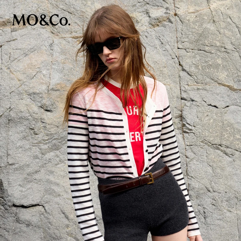 【陈嘉尔专属】MOCO针织开衫2025春含绵羊毛条纹圆领轻柔MBE1CART01