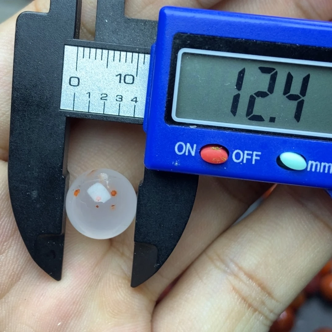 南红玛瑙未镶嵌有瑕疵