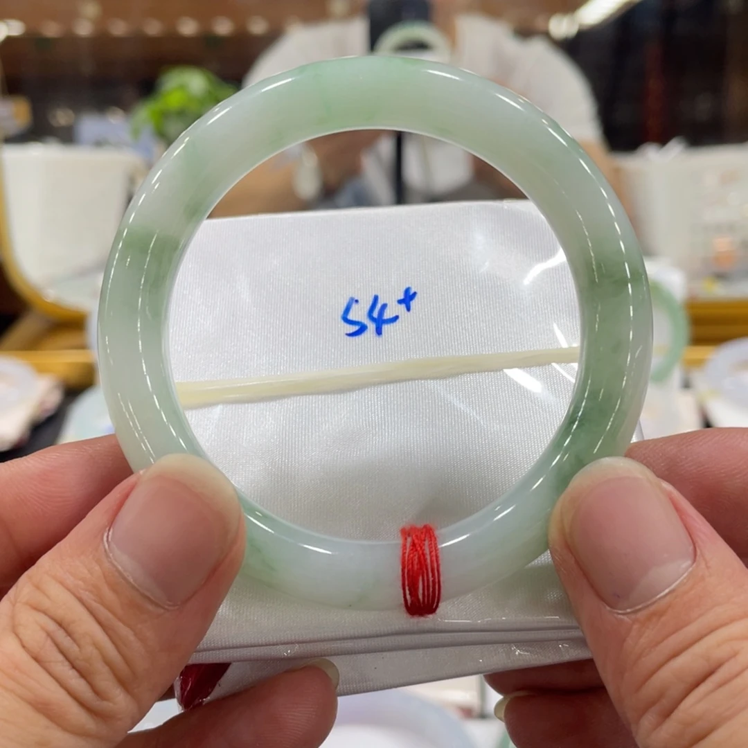 翡翠手镯未镶嵌翡翠手镯