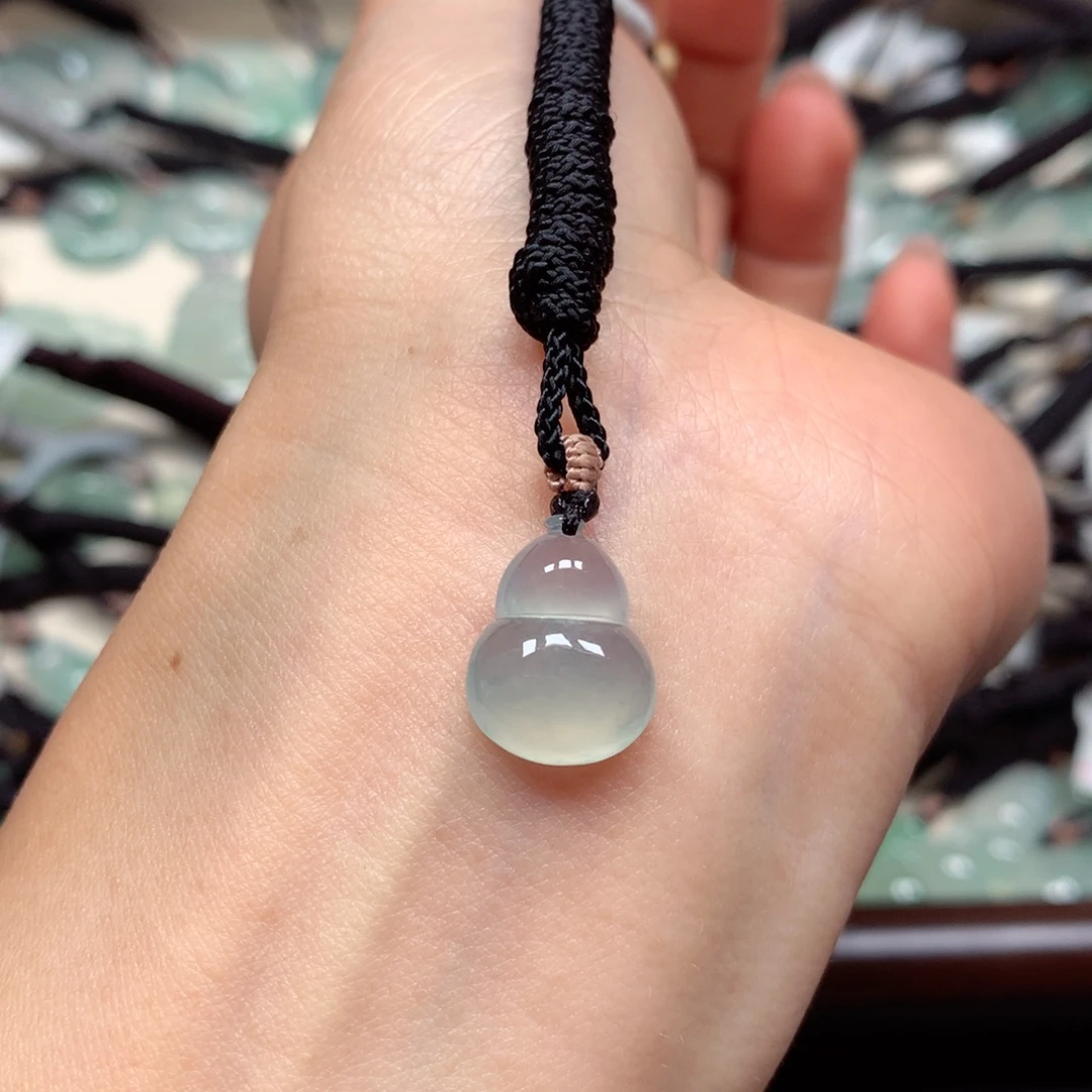 翡翠未镶嵌颈饰葫芦