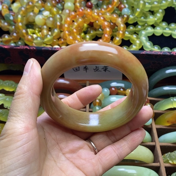 豌***团未镶嵌蛇纹石玉手镯