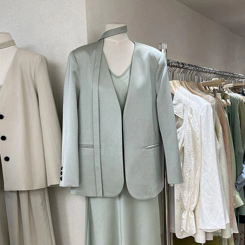 十三行2025年春秋季新款轻奢氛围感西装外套女光泽感气质飘带西服