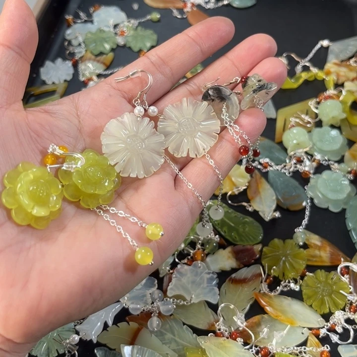 蛇纹石玉耳饰未镶嵌