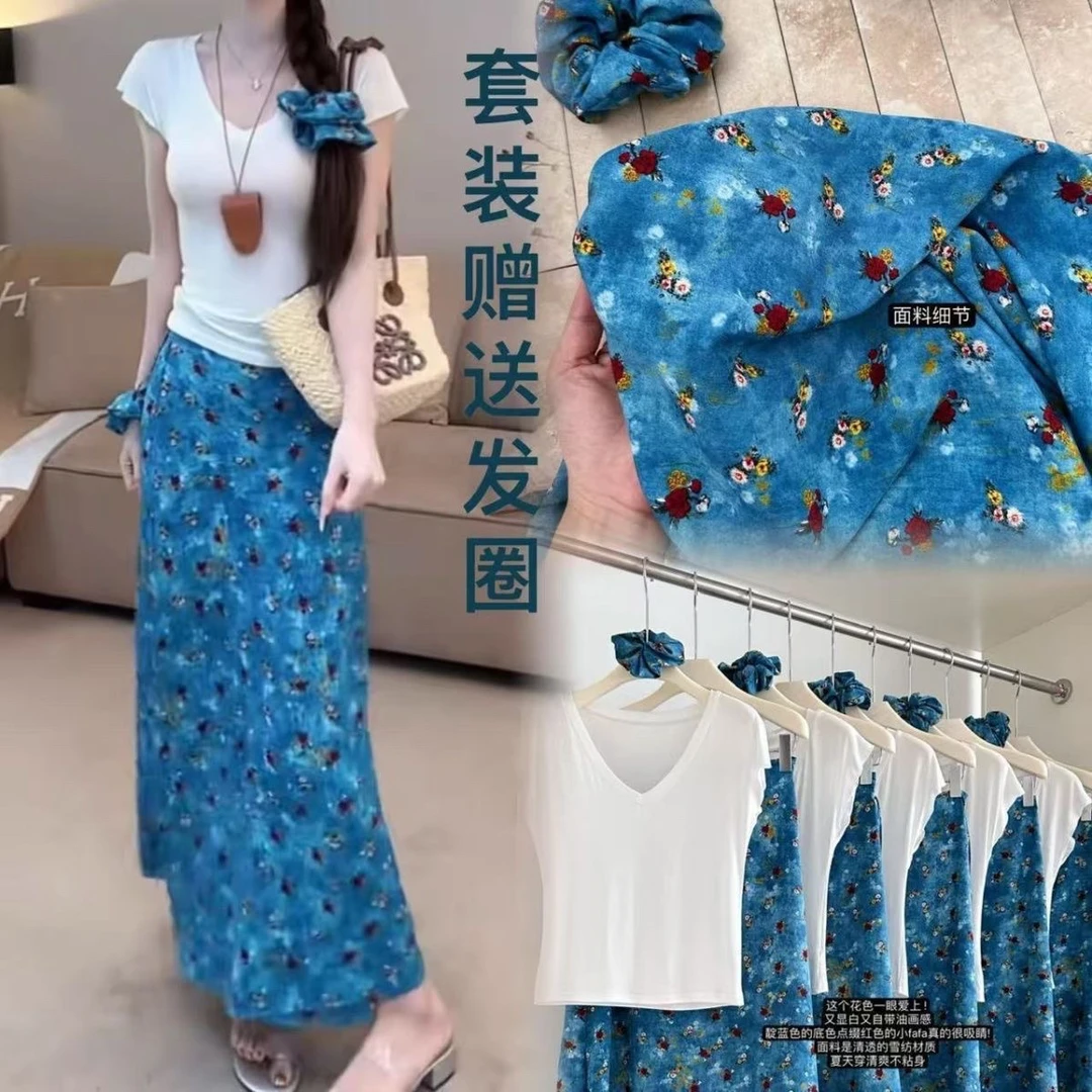 夏季女装V领白色T恤搭配蓝色碎花油画半身裙套装