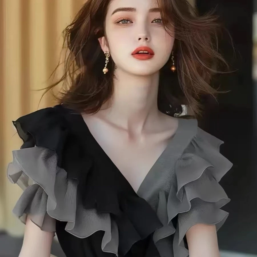 SS1389法式黑灰拼色荷叶边v领短袖衬衫今年流行气质独特漂亮小衫