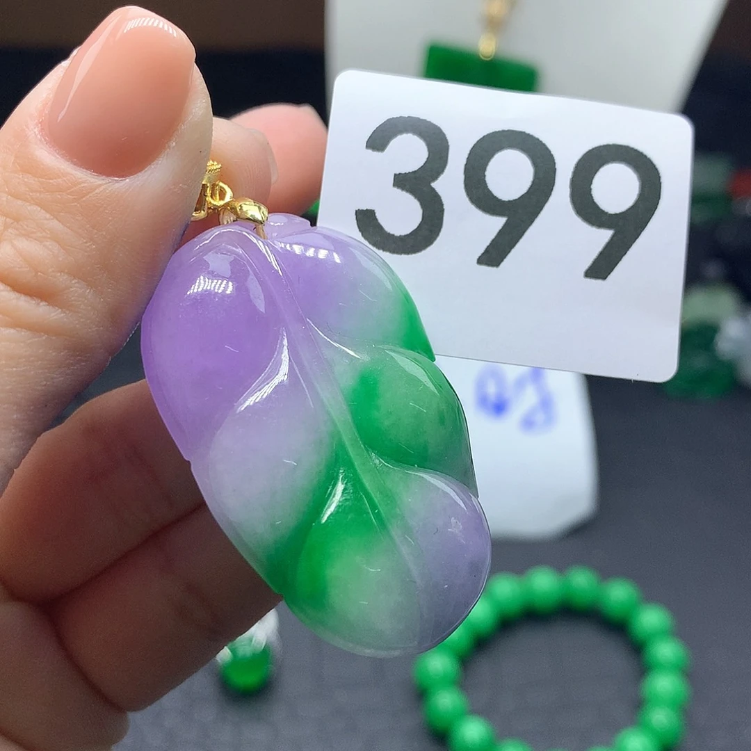 翡翠吊坠(赠链)未镶嵌