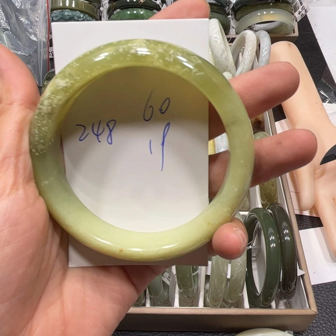 未镶嵌蛇纹石玉手镯