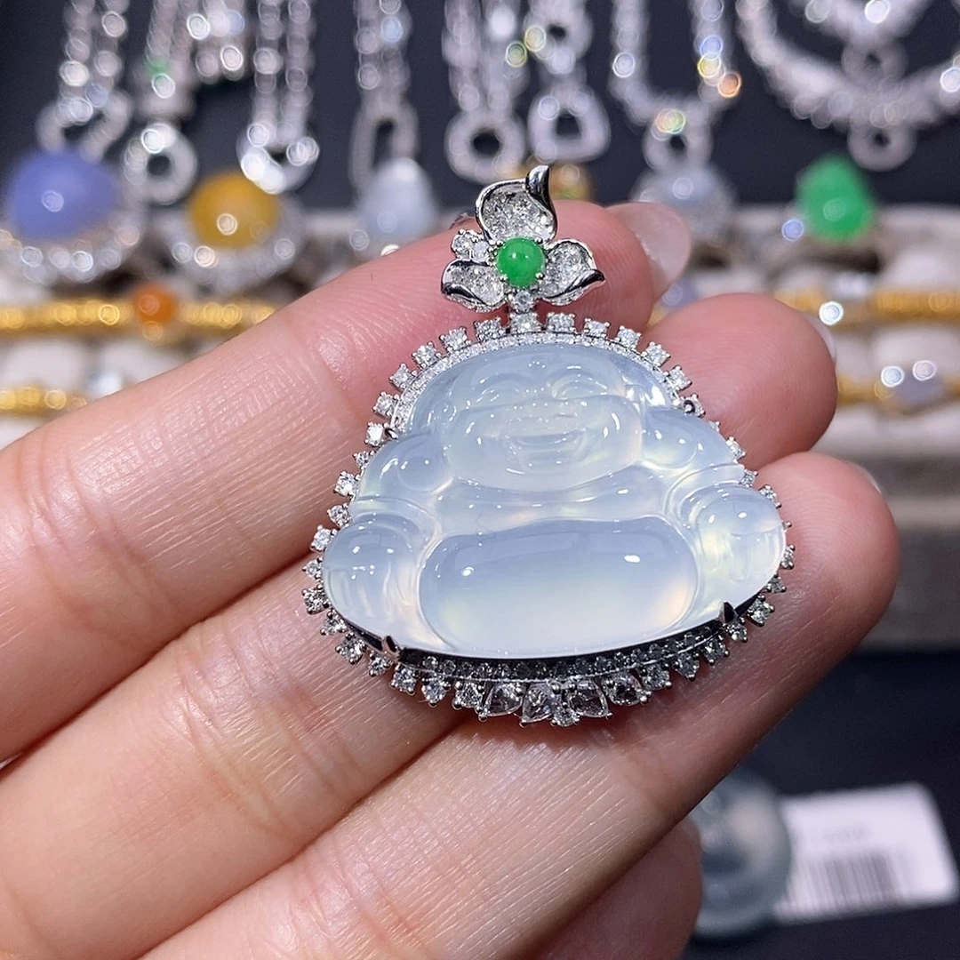 翡翠18K金镶嵌颈饰吊坠