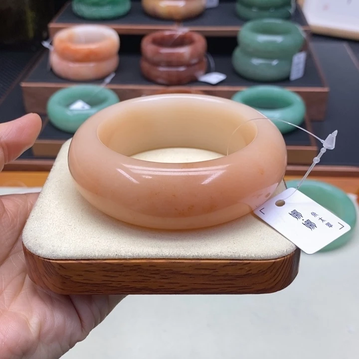 向***葵未镶嵌手镯石英质玉