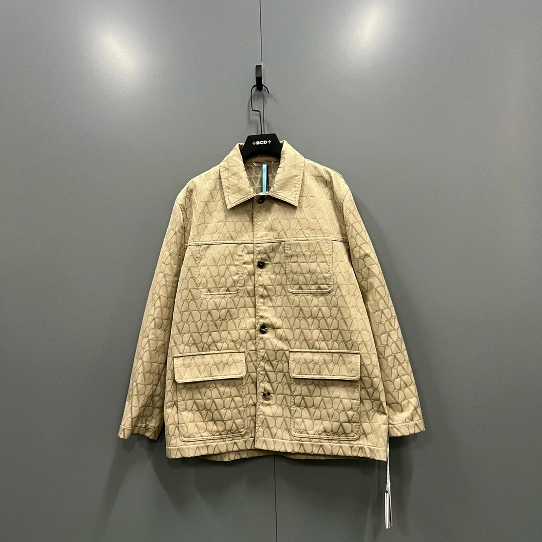 未使用 Valentino/华伦天奴 (ll) 卡其色满印logo夹克52码/204211