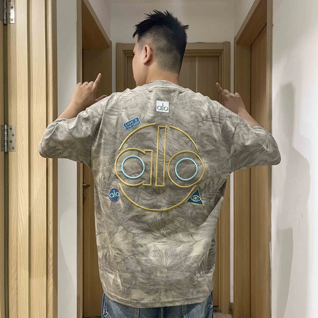 老钱风刺绣晕染字母图案男士潮流简约设计感时尚圆领短袖T恤