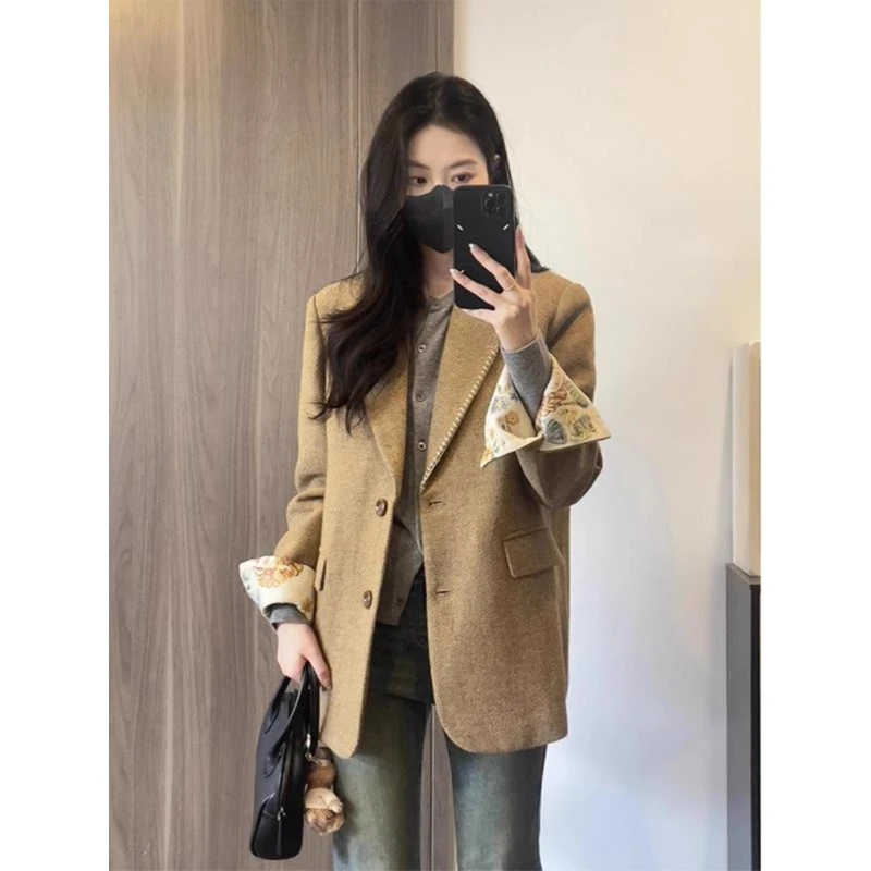 2025年超火春装今年流行的独特超好看咖色翻领西装外套小个子女装