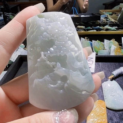 颈饰未镶嵌翡翠一个