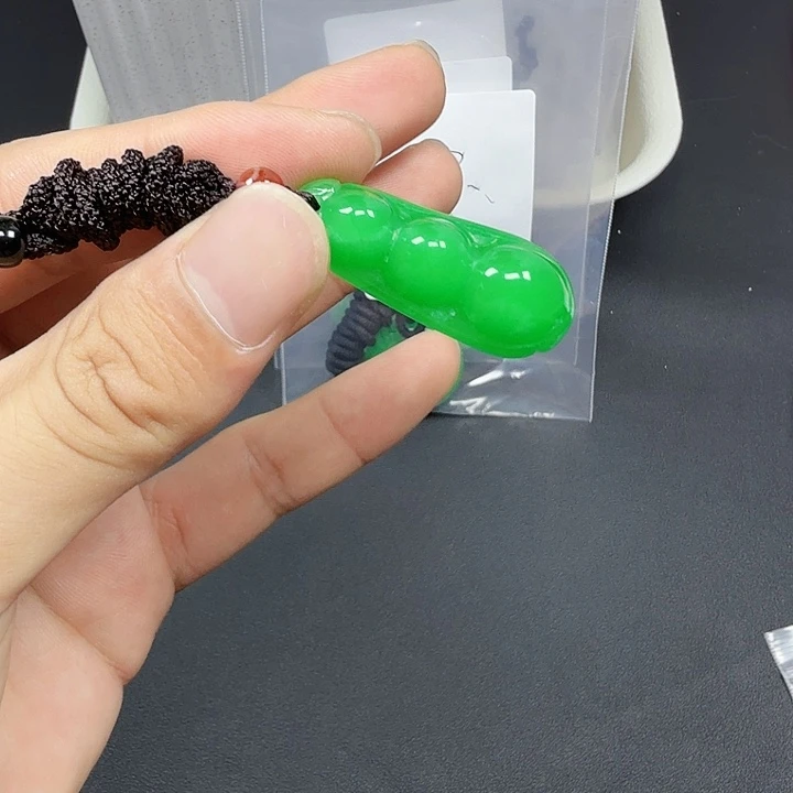 翡翠未镶嵌颈饰004