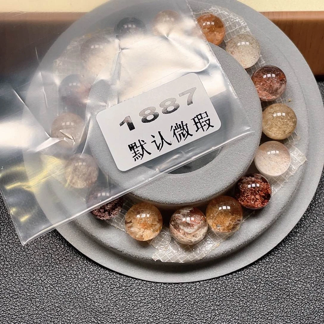 王***越吊坠(不含链)未镶嵌水晶