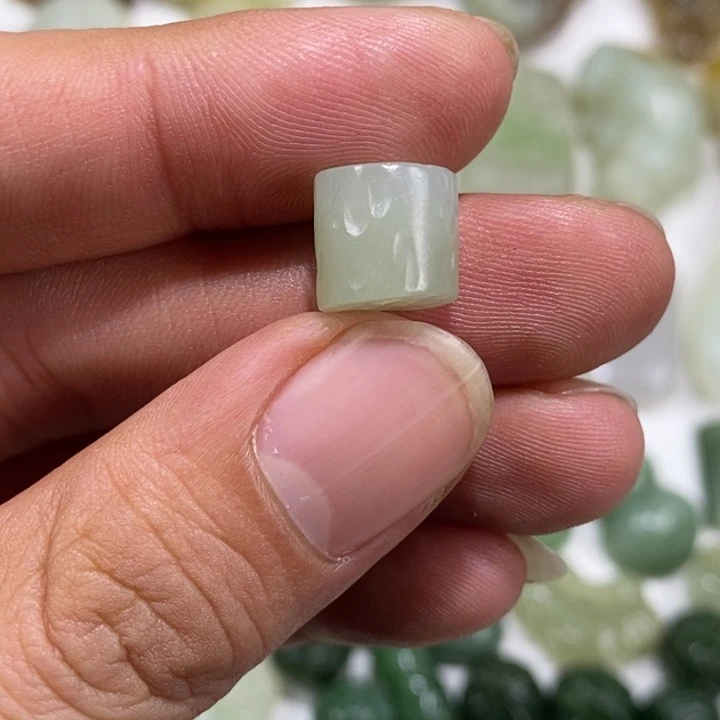 和田玉未镶嵌车挂