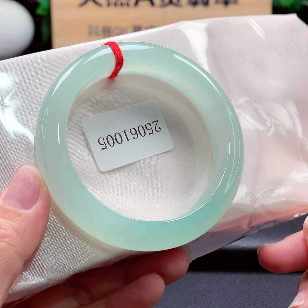 未镶嵌手镯翡翠96号，青提葡萄肉，毕业底妆