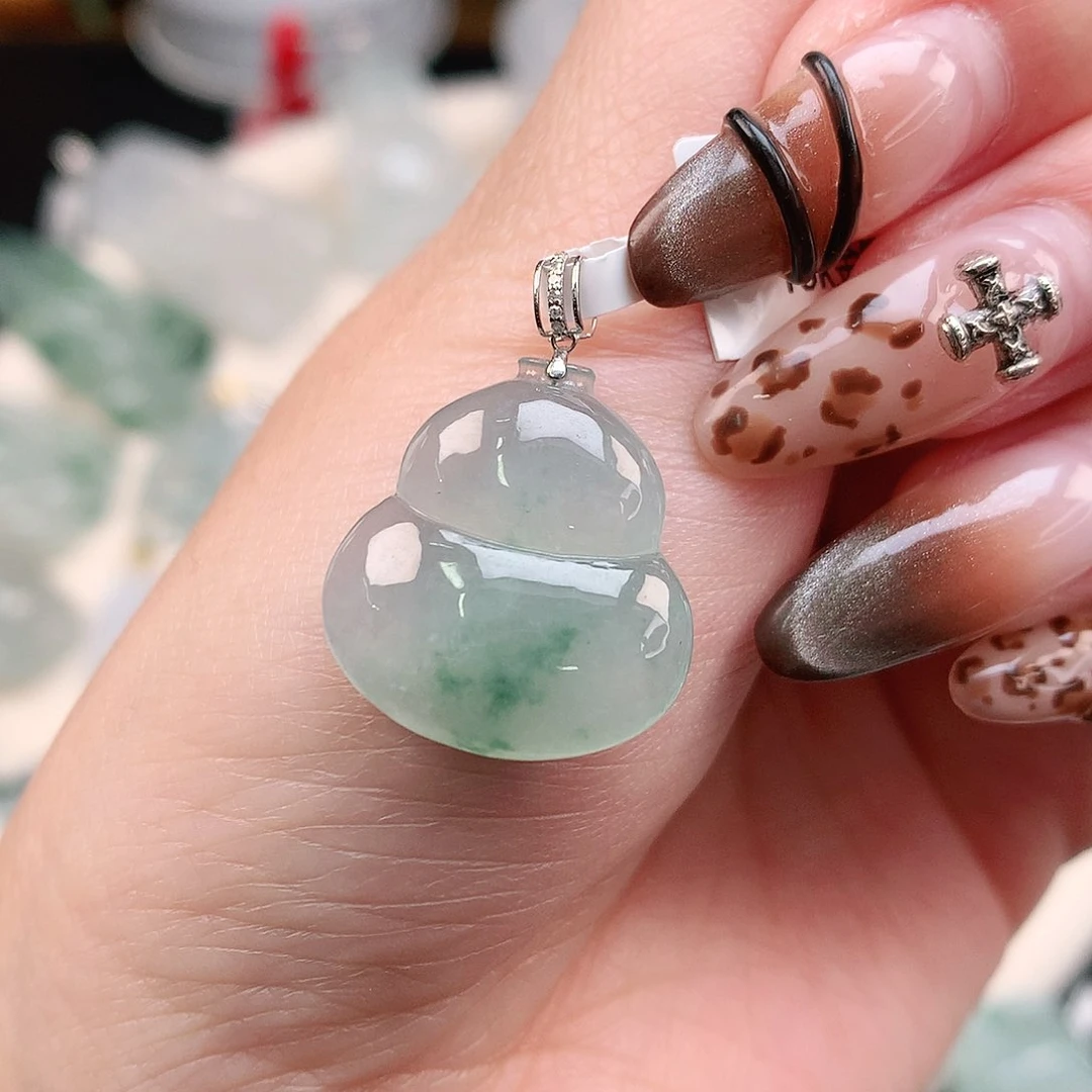 翡翠颈饰18K金镶嵌飘花葫芦25.7、20、19、5.2