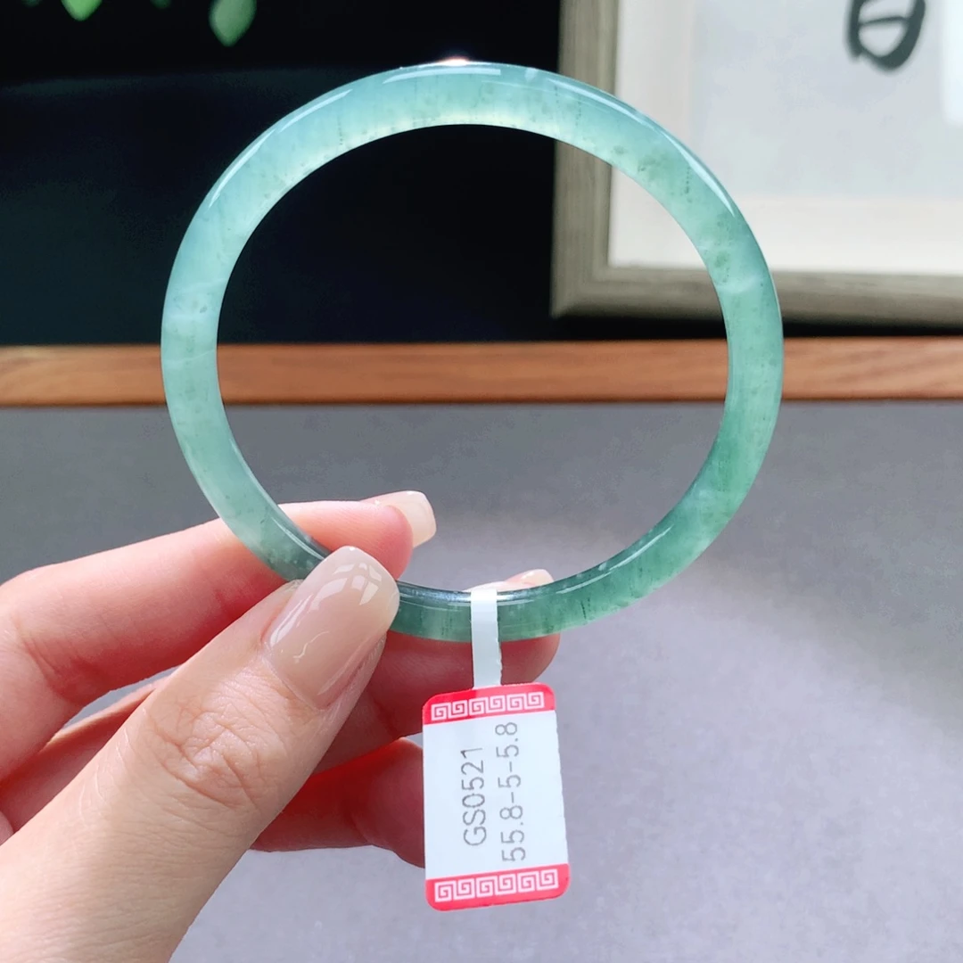 翡翠手镯未镶嵌天然翡翠手镯