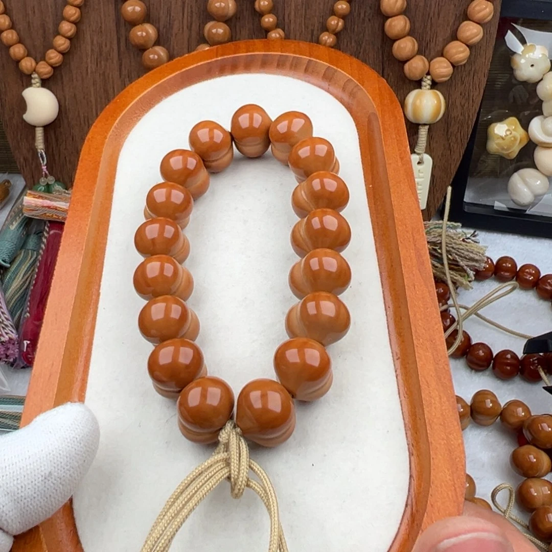 喆****猴头核桃把件大屁桃