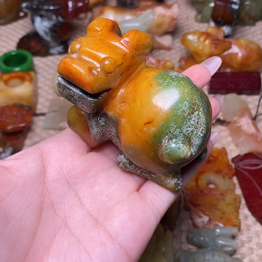 蛇纹石玉未镶嵌颈饰