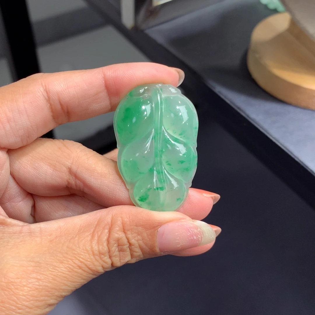 颈饰未镶嵌石英质玉（非洲翠）