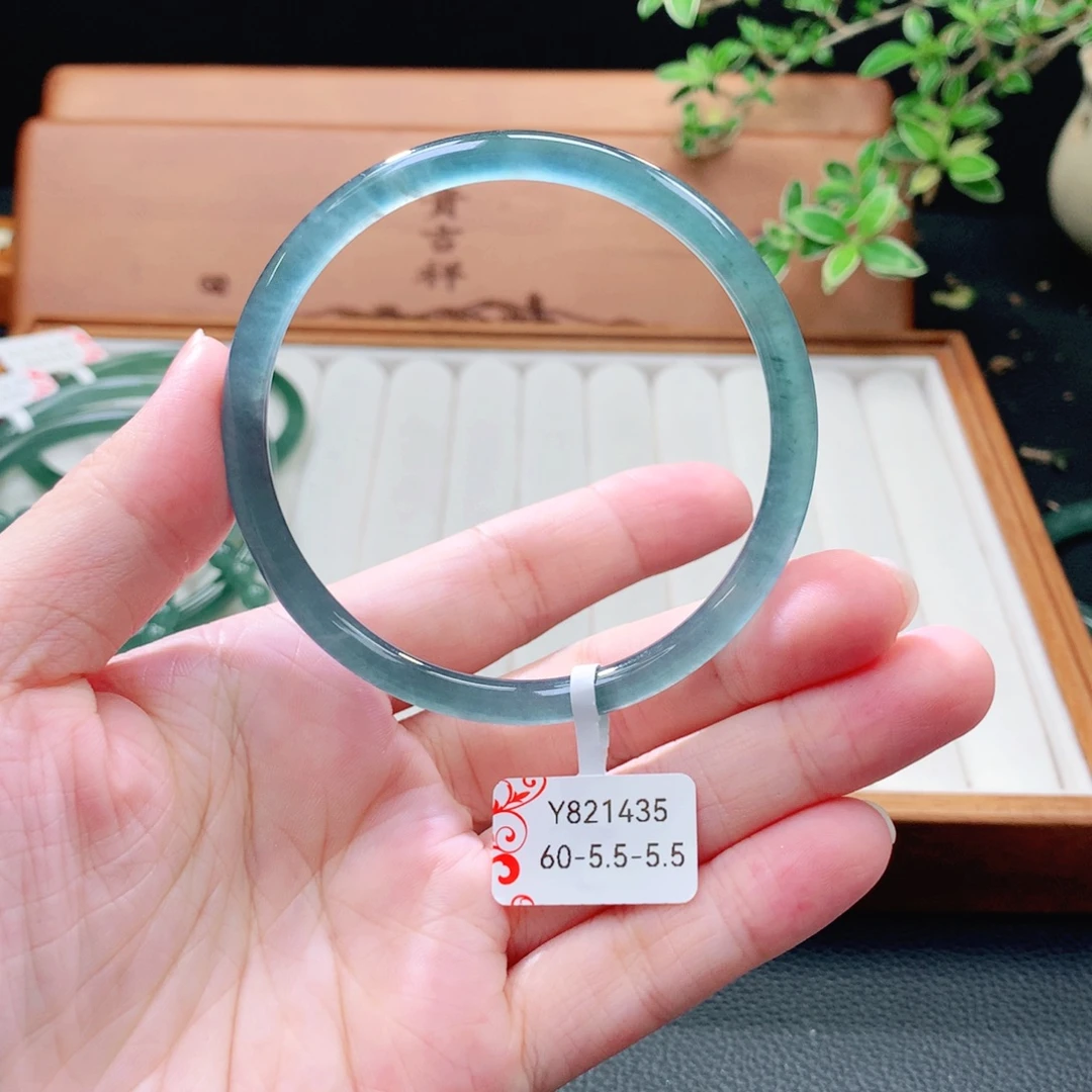 翡翠未镶嵌手镯（圆镯）