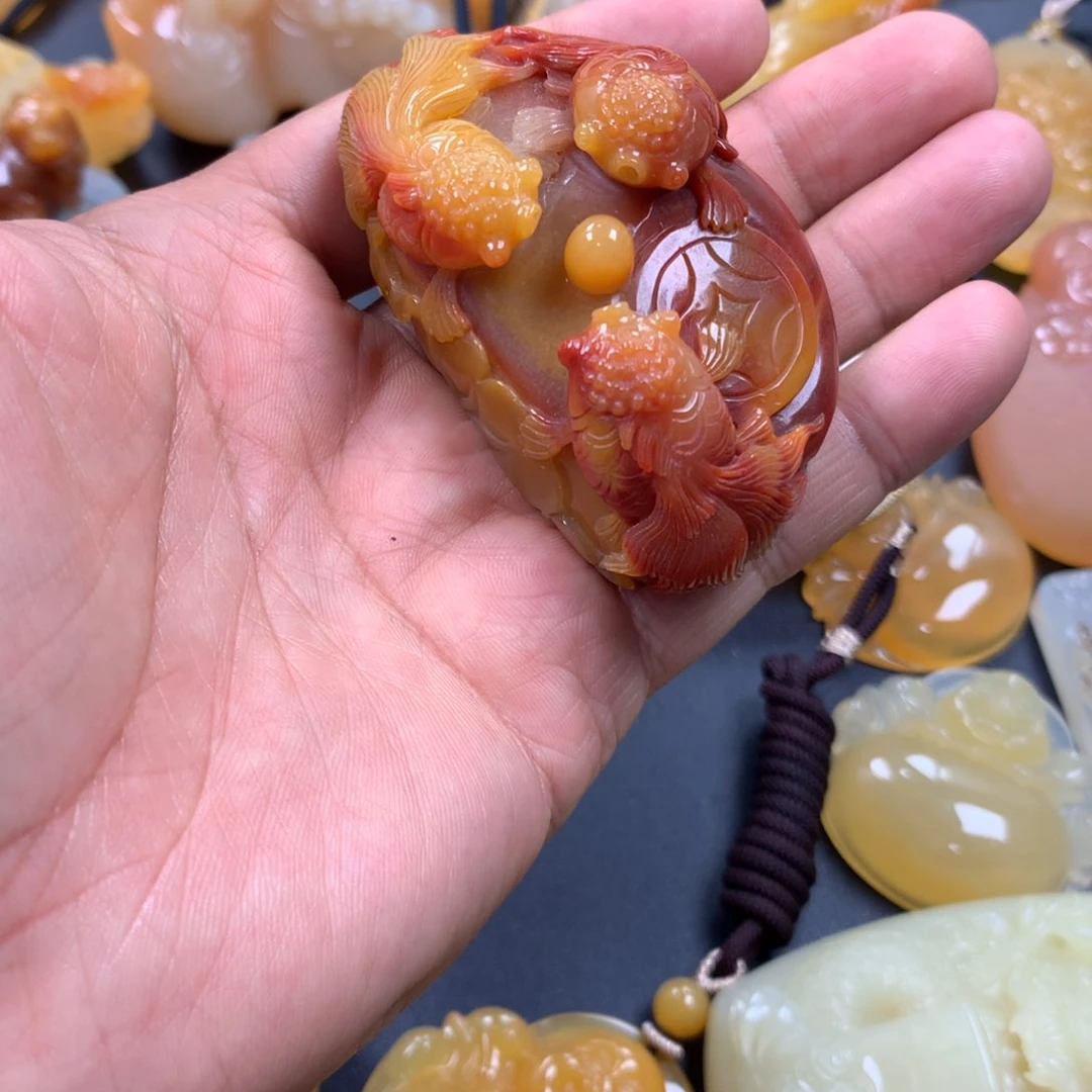 石英质玉（黄龙玉）颈饰未镶嵌国***屋鱼