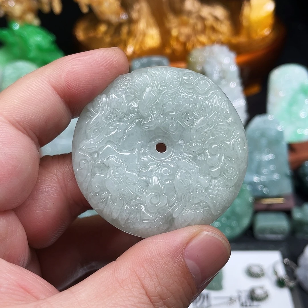 翡翠未镶嵌颈饰九龙扣