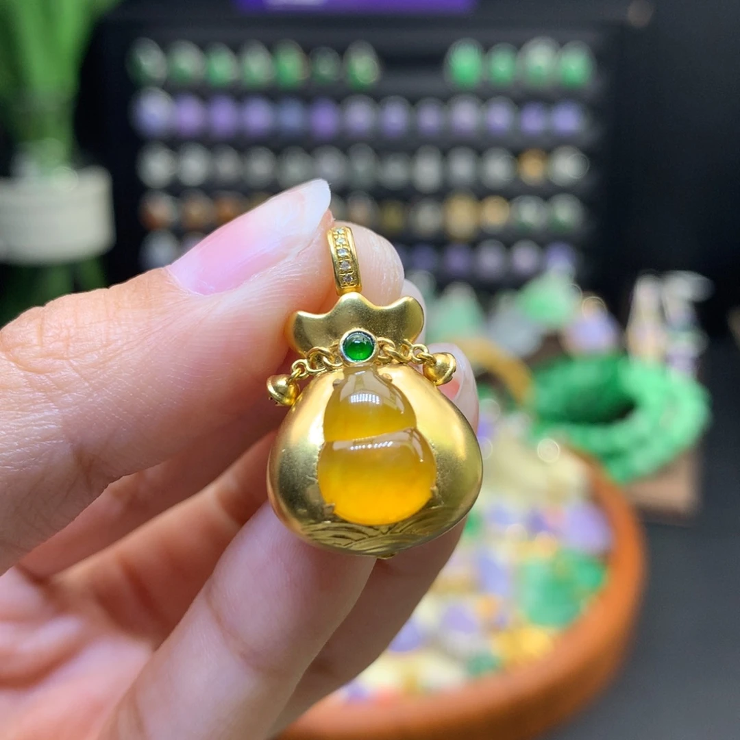 翡翠18K金镶嵌颈饰