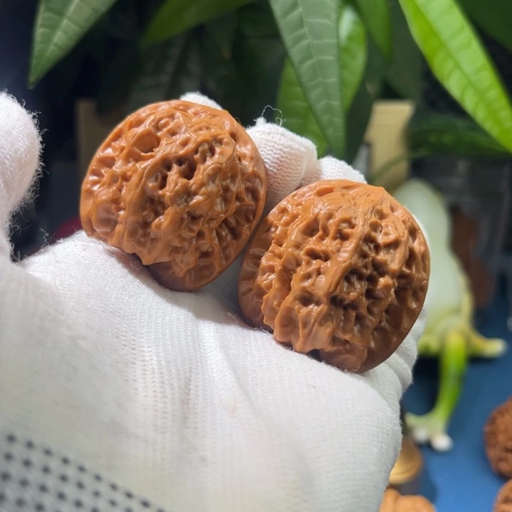 文玩核桃吊坠磐石