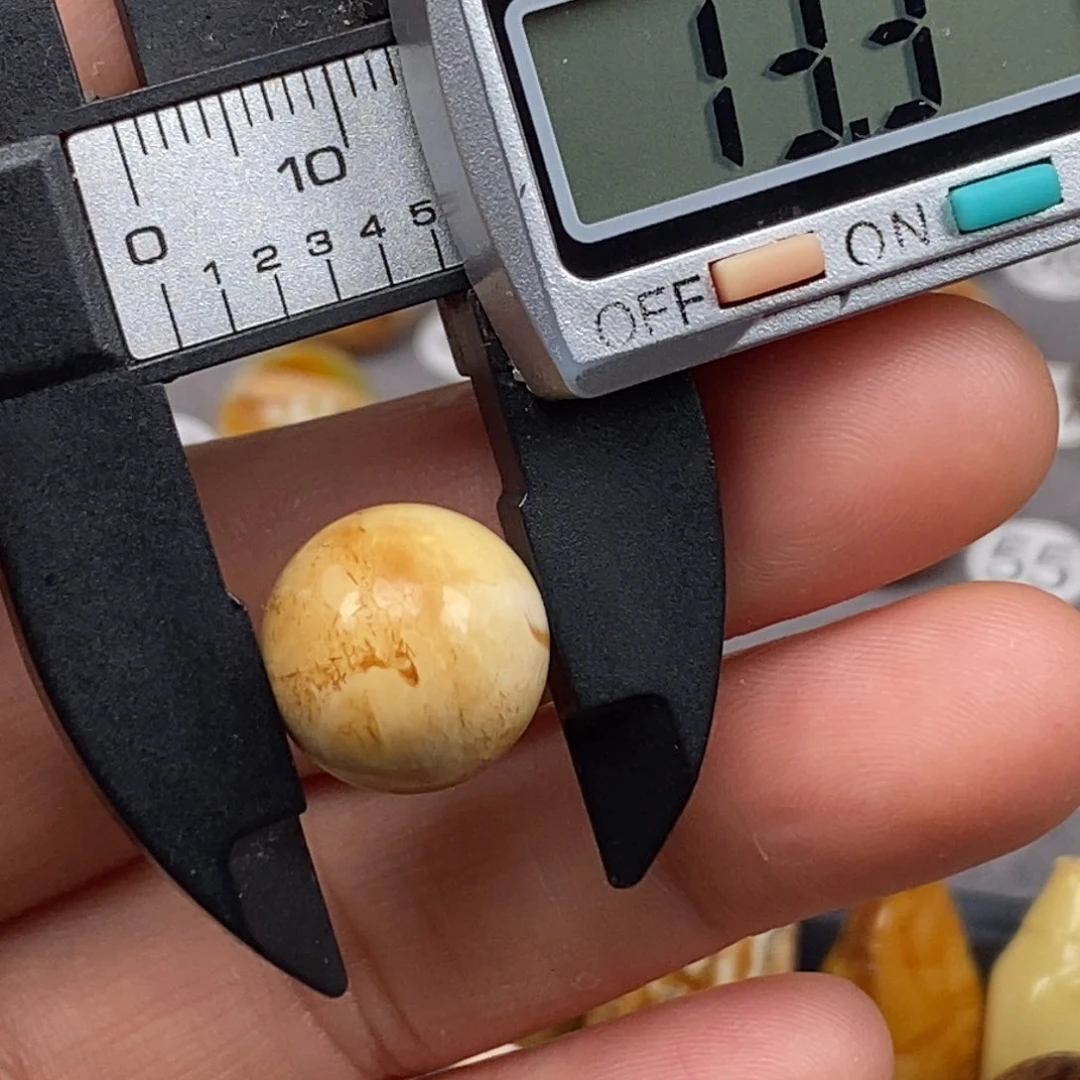 裸石琥珀未镶嵌圆珠