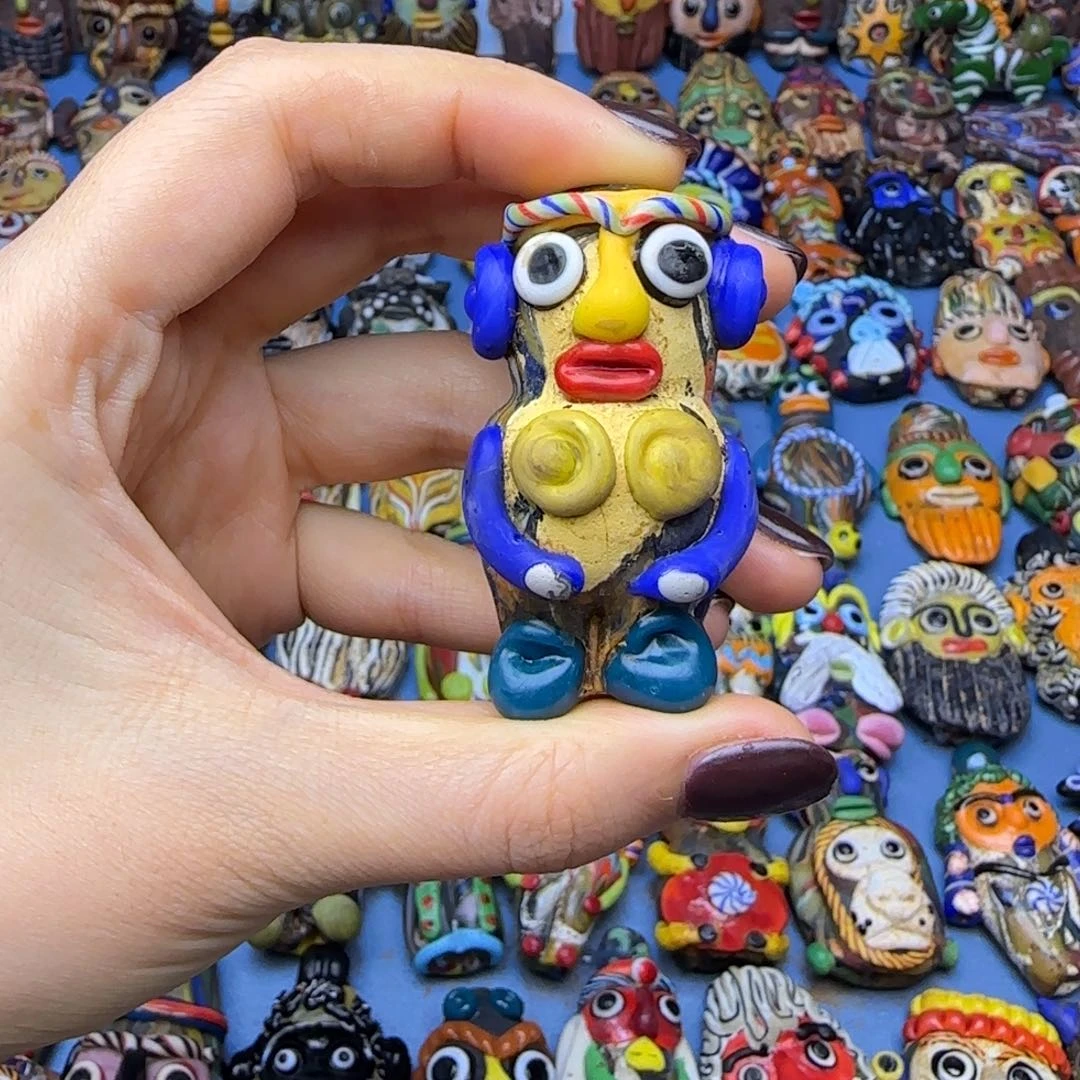 琉璃非金属玻璃颈饰猴子娃