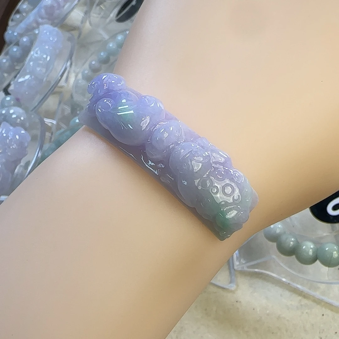 翡翠未镶嵌颈饰手牌