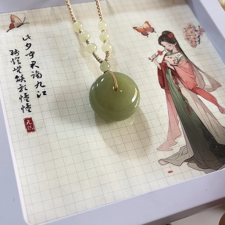 夏****和田玉未镶嵌颈饰