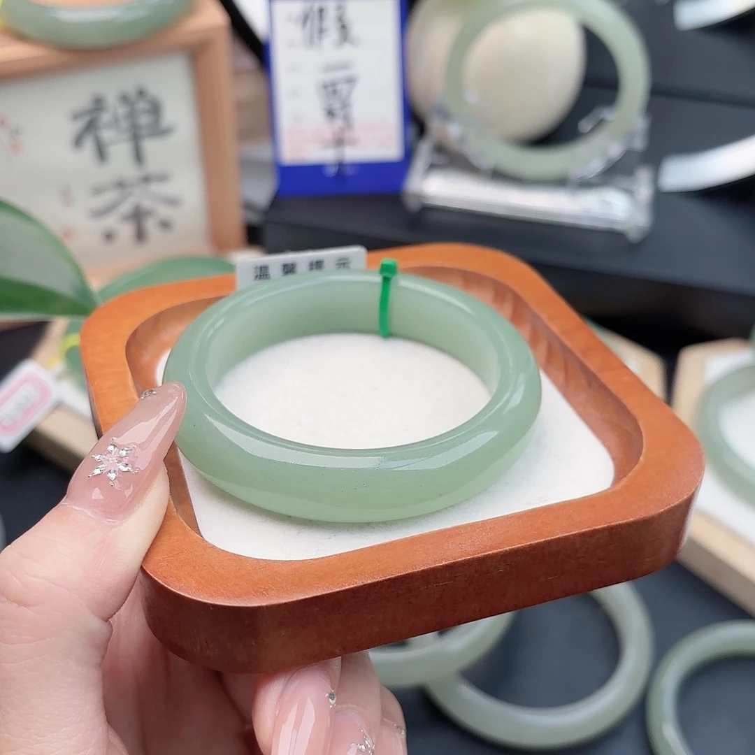 石英质玉未镶嵌手镯54