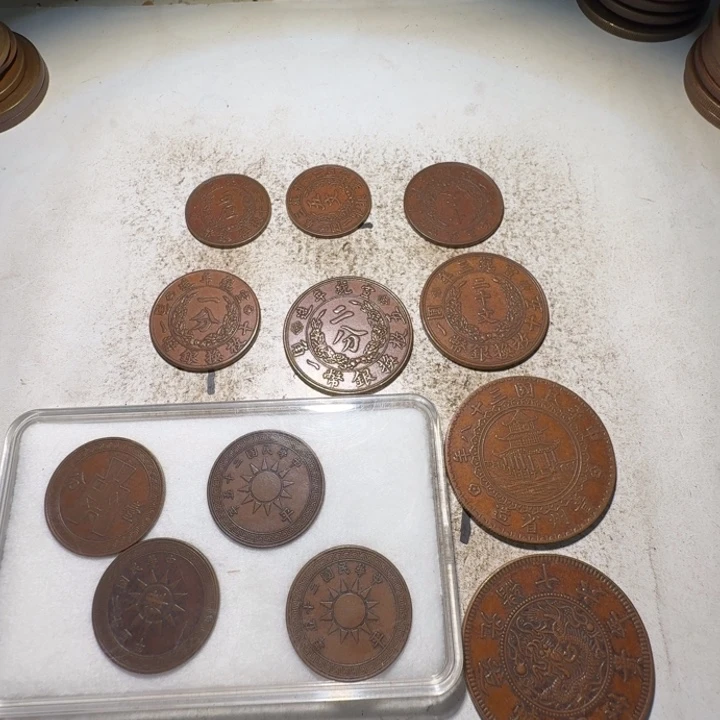 张***鱼十二枚工艺制品铜币摆件加一个盒子