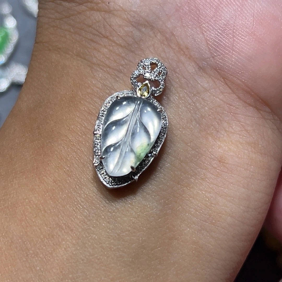 颈饰18K金镶嵌翡翠