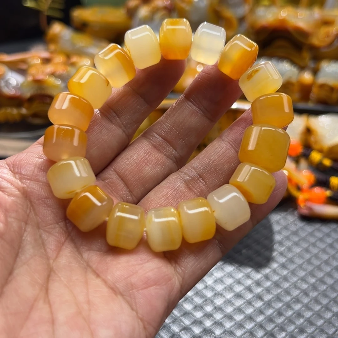 石英质玉未镶嵌颈饰