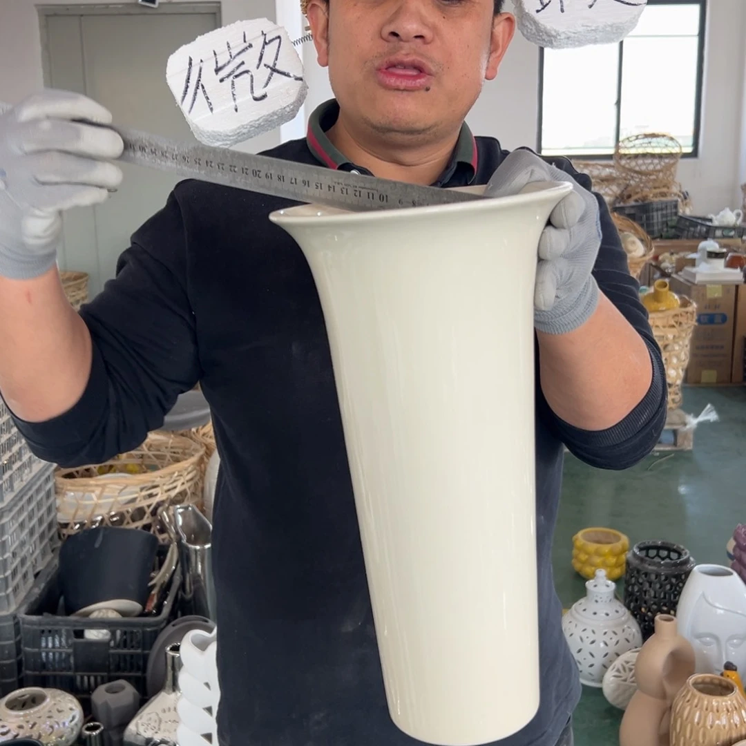 摆件153 号高中低温陶瓷瓶（部分微瑕）