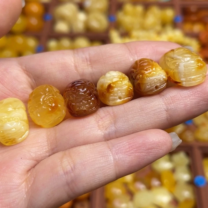 蜜蜡未镶嵌珠宝奇石满蜡俏色小貔貅多样性发一微微瑕