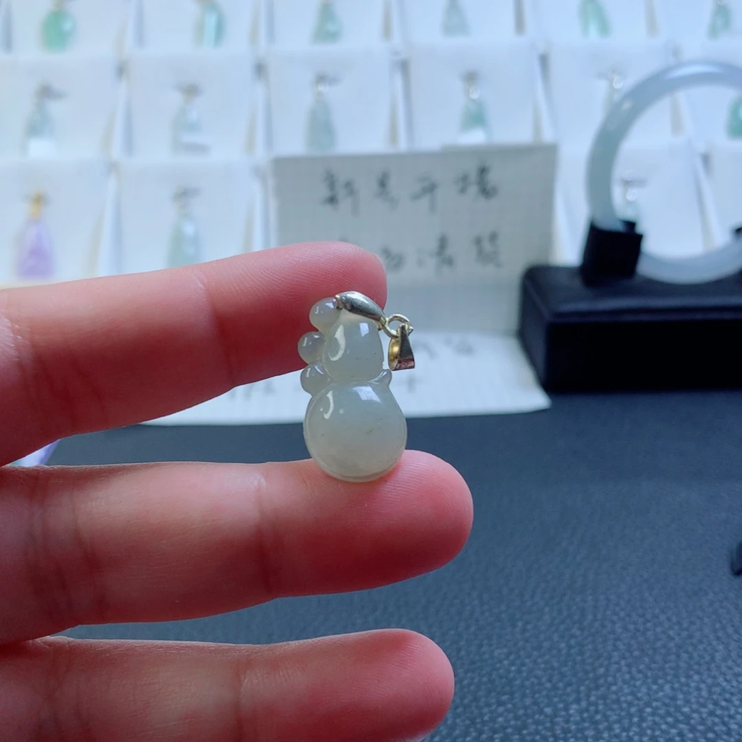 翡翠未镶嵌颈饰吊坠