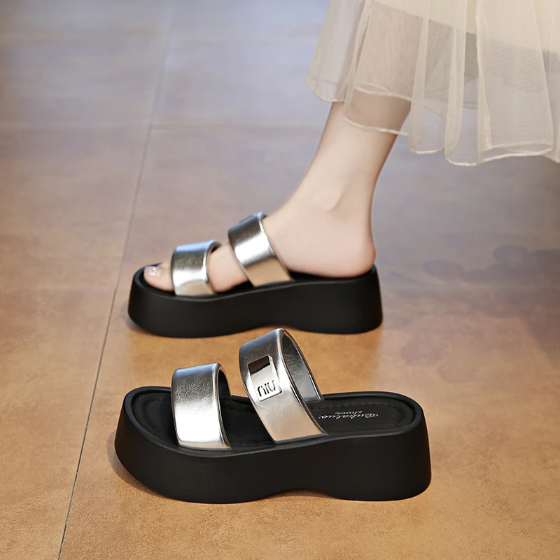 超火踩屎感凉拖鞋女夏季外穿2025年新款松糕厚底增高软底一字拖鞋