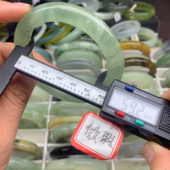 蛇纹石玉未镶嵌手镯723