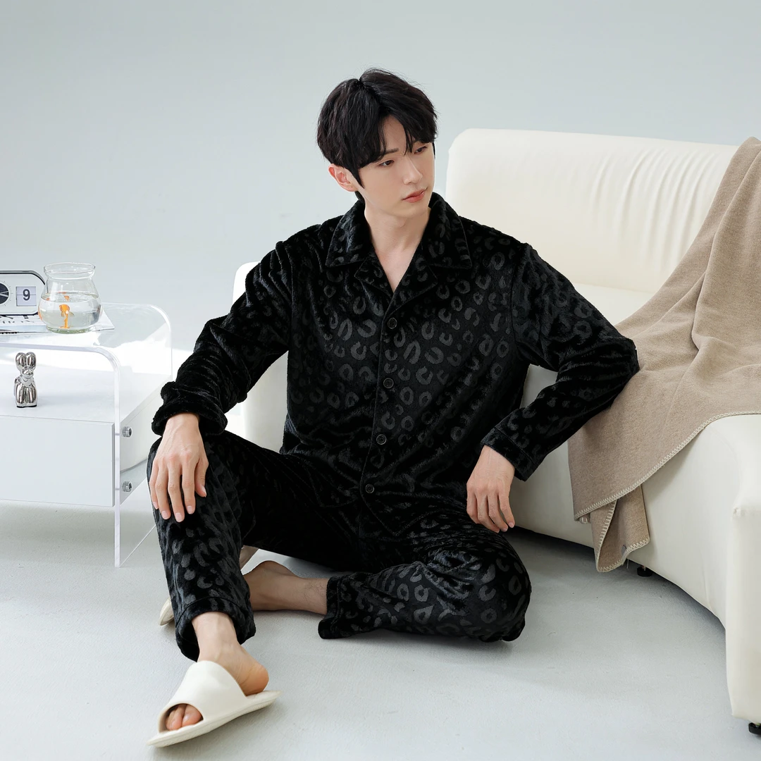 YIHAN-海岛绒双面加绒加厚保暖黑色简约冬季长袖新款家居时尚睡衣