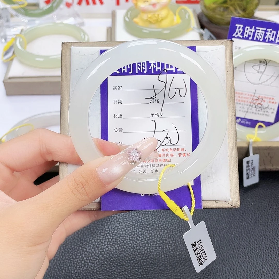 ****]未镶嵌手镯和田玉