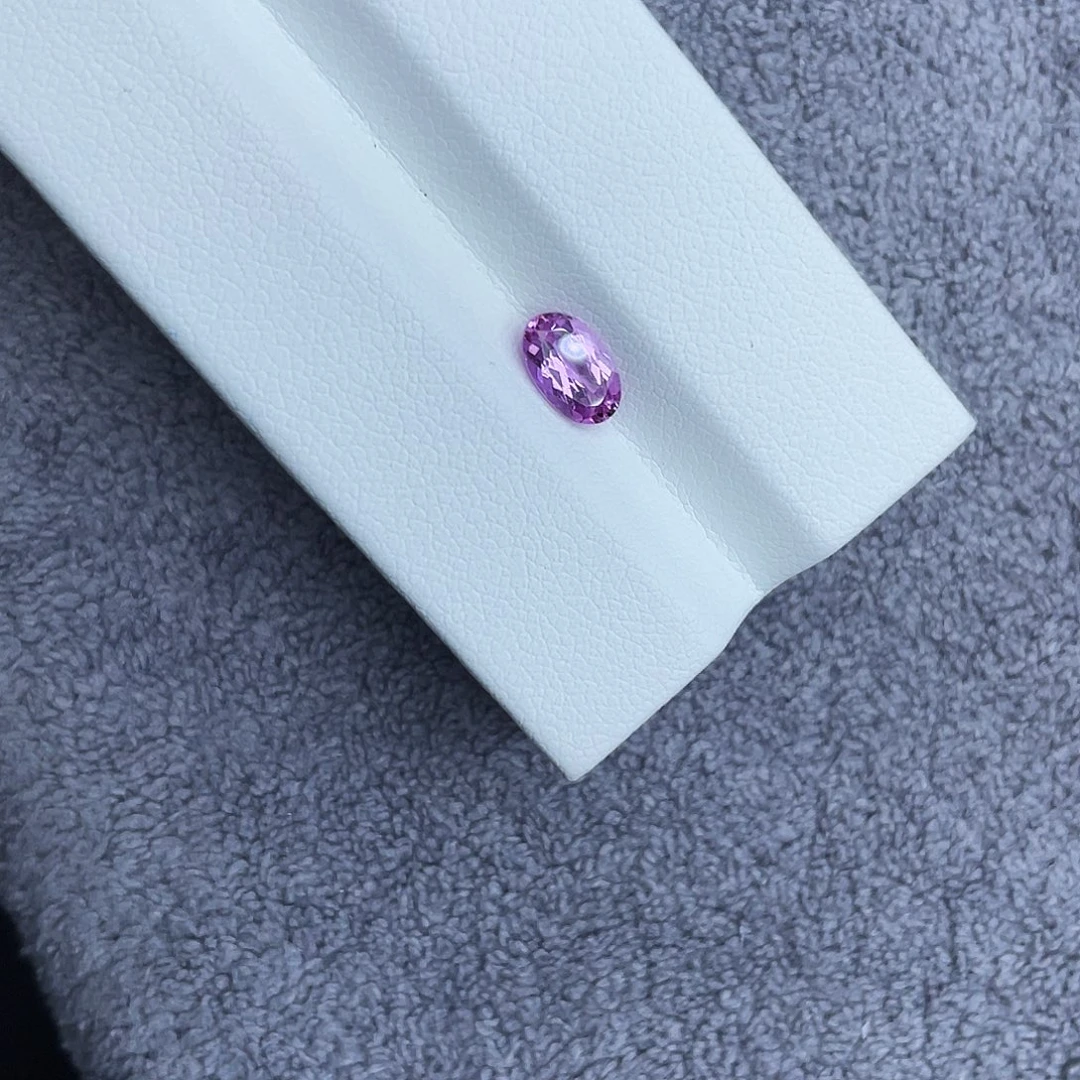 托帕石裸石0.81Ct。